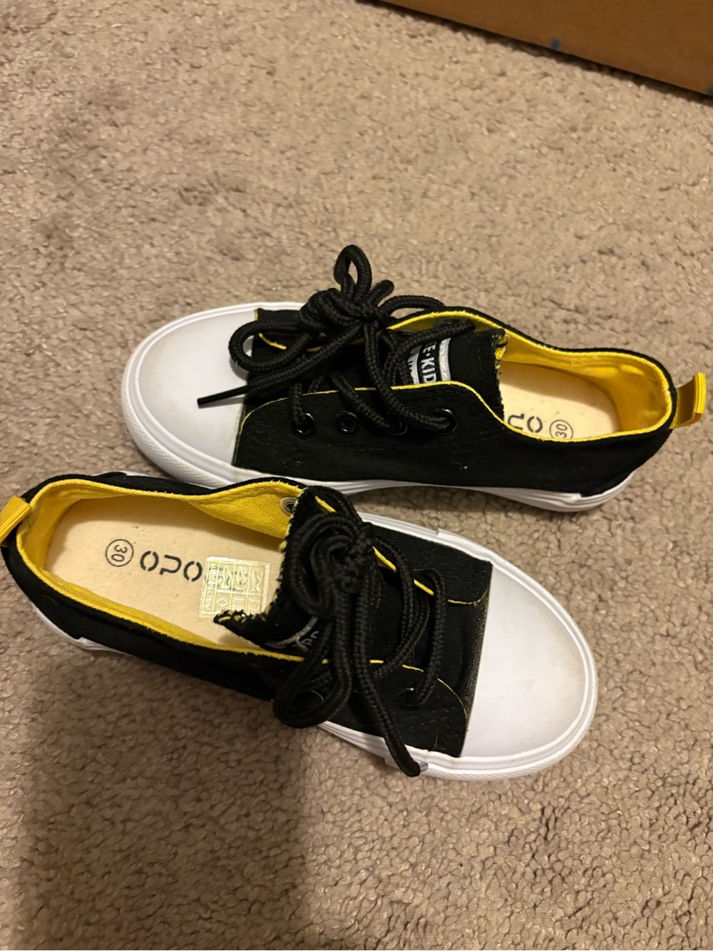 Boys Black and White Converse Style Sneakers 12c (30)